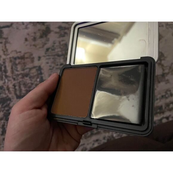 Makeup Forever Matte Velvet Skin Blurring Powder Foundation Dark Brown - Picture 3 of 7
